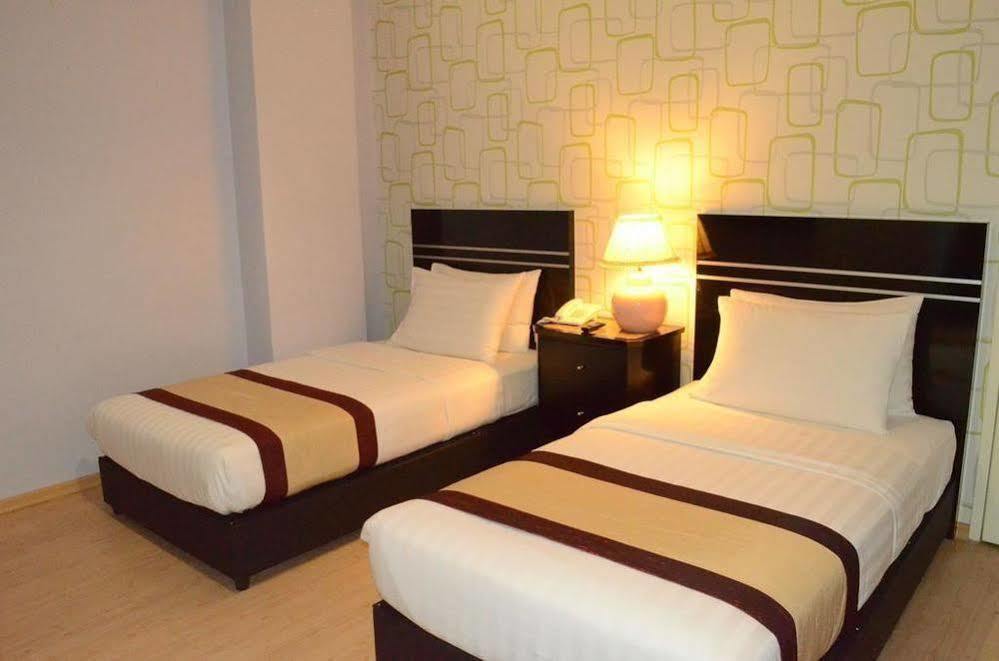 Bluebell Hotel Skudai Ngoại thất bức ảnh